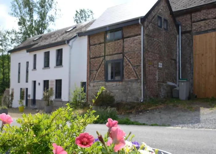 Hébergement de vacances Rural For 9-guests In *