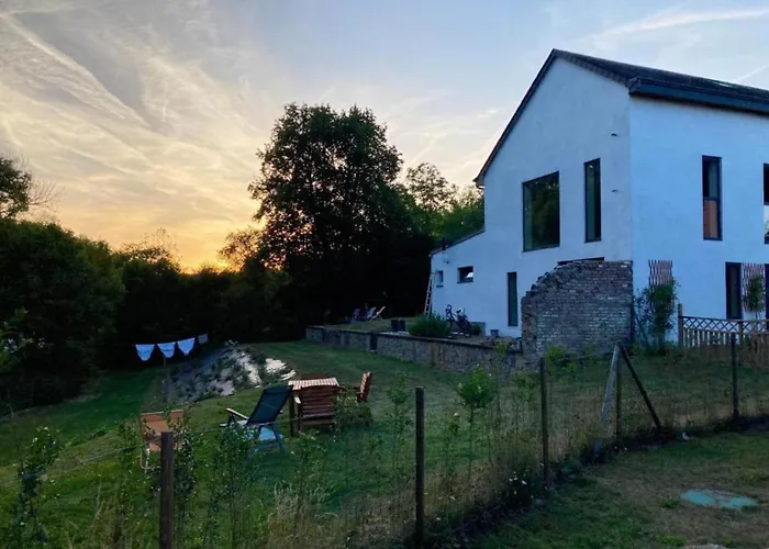 Hébergement de vacances Rural For 9-guests In *